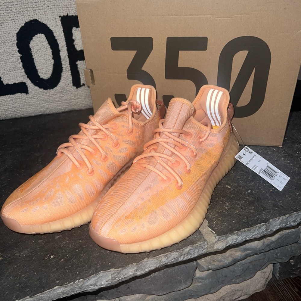 YEEZY - Picture 2 of 5